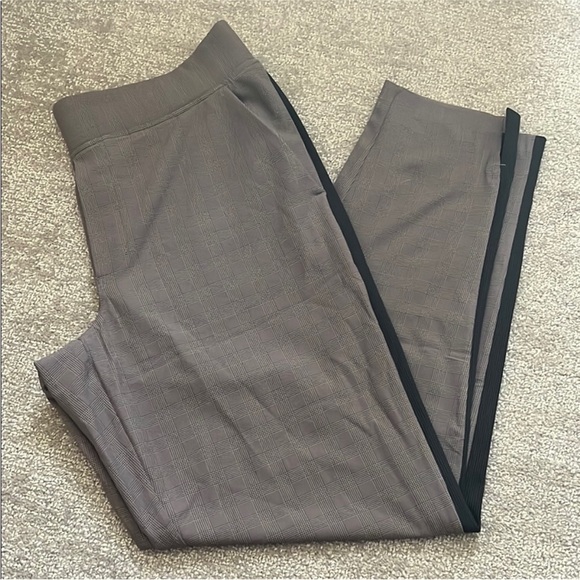 Athleta Brooklyn Ankle Pant Plaid Elastic waistband Size 6 - Picture 2 of 9